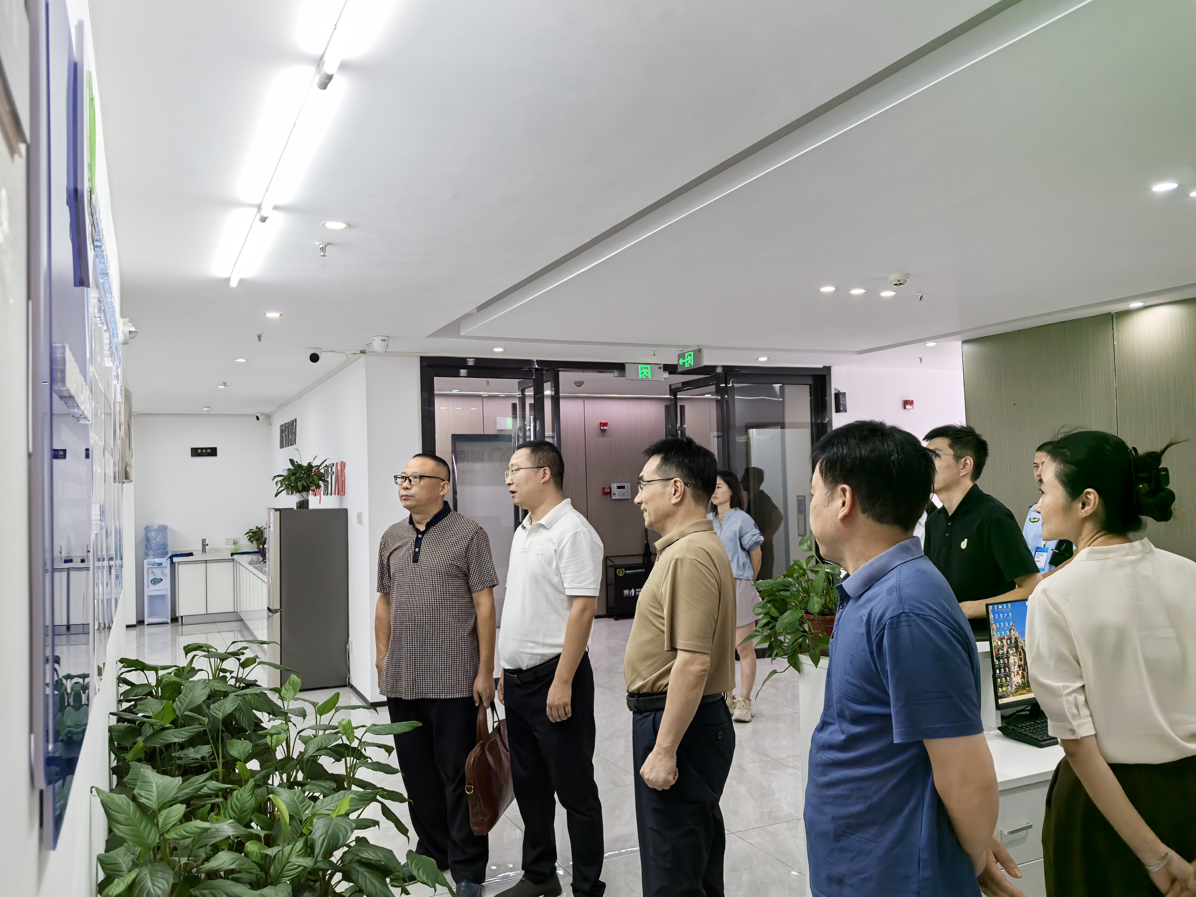 湖南湘江新区（长沙高新区）党工委委员、管委会副主任王先民一行莅临麦肯伟科技调研